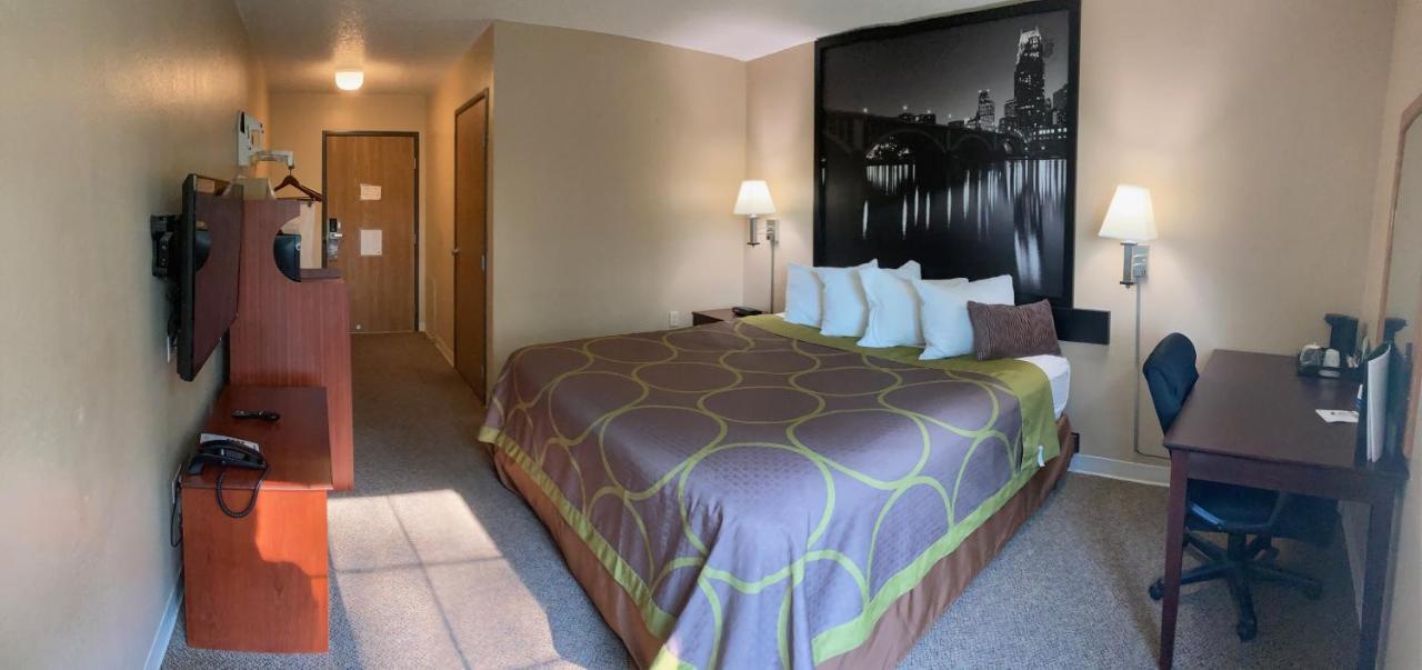 Super 8 By Wyndham Chisago City Exterior photo