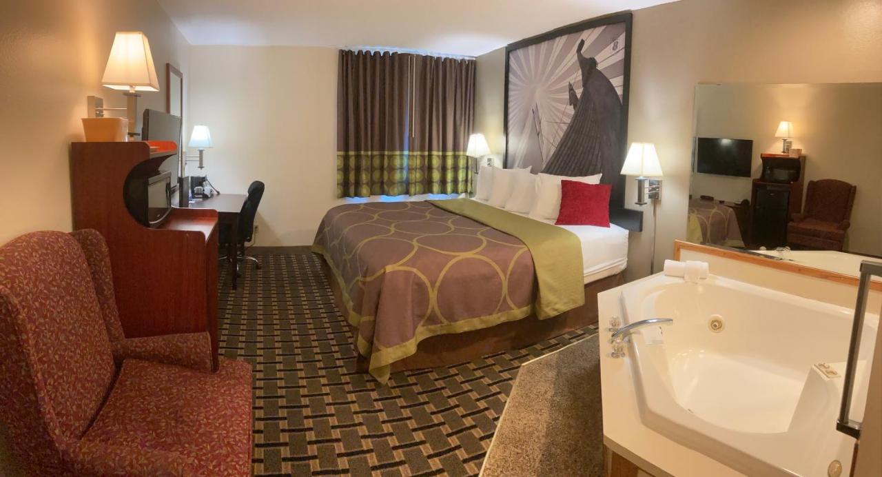 Super 8 By Wyndham Chisago City Exterior photo
