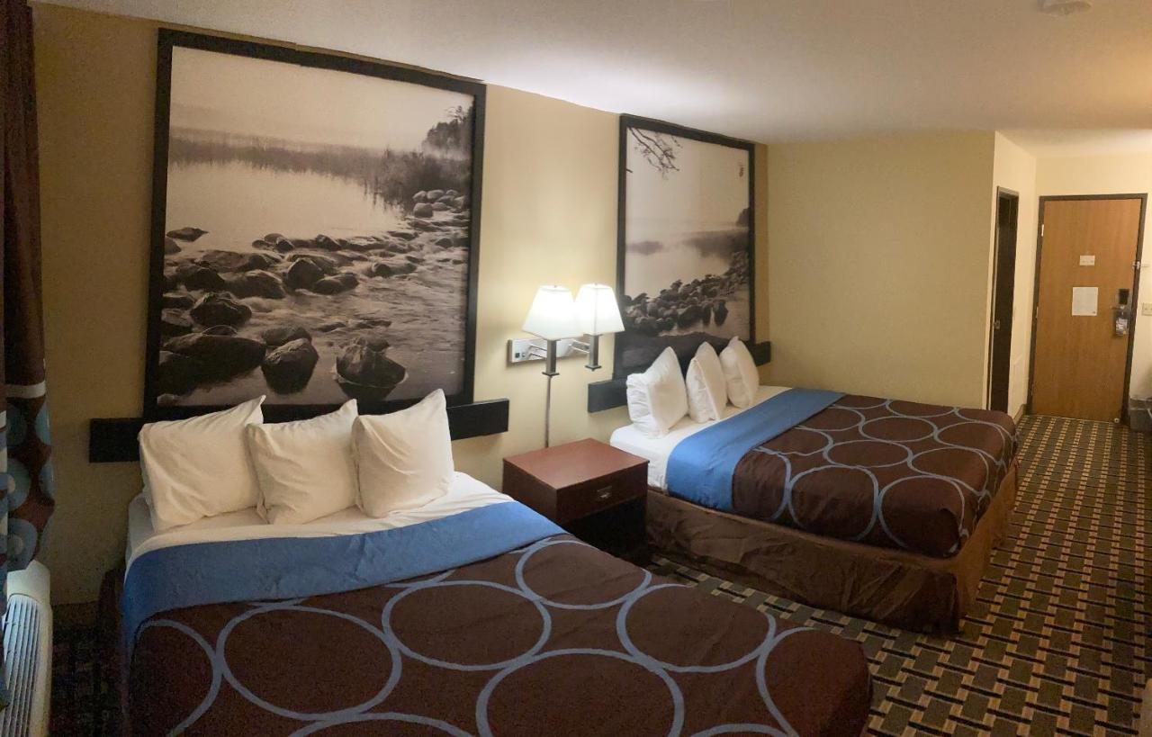 Super 8 By Wyndham Chisago City Exterior photo