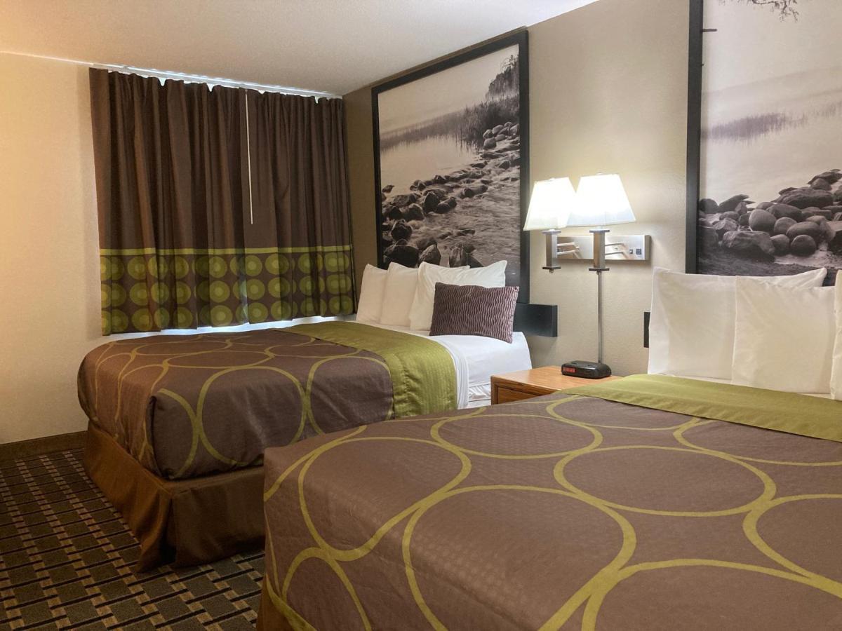 Super 8 By Wyndham Chisago City Exterior photo