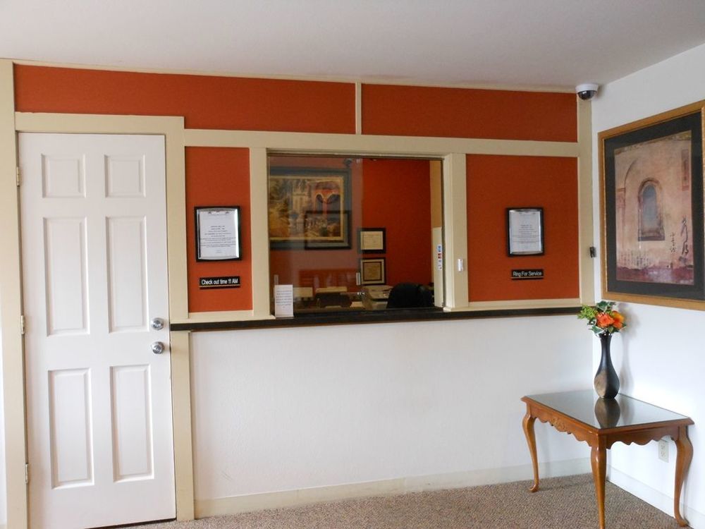 Super 8 By Wyndham Chisago City Interior photo