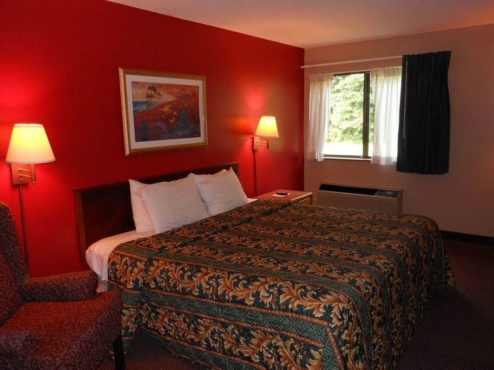 Super 8 By Wyndham Chisago City Room photo