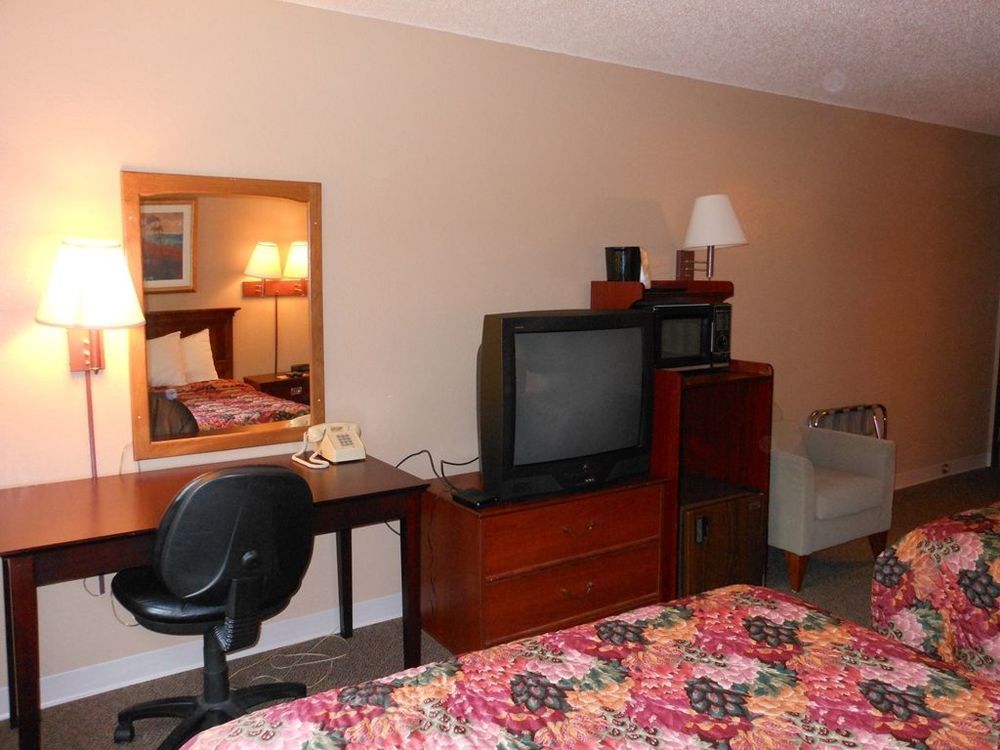 Super 8 By Wyndham Chisago City Room photo